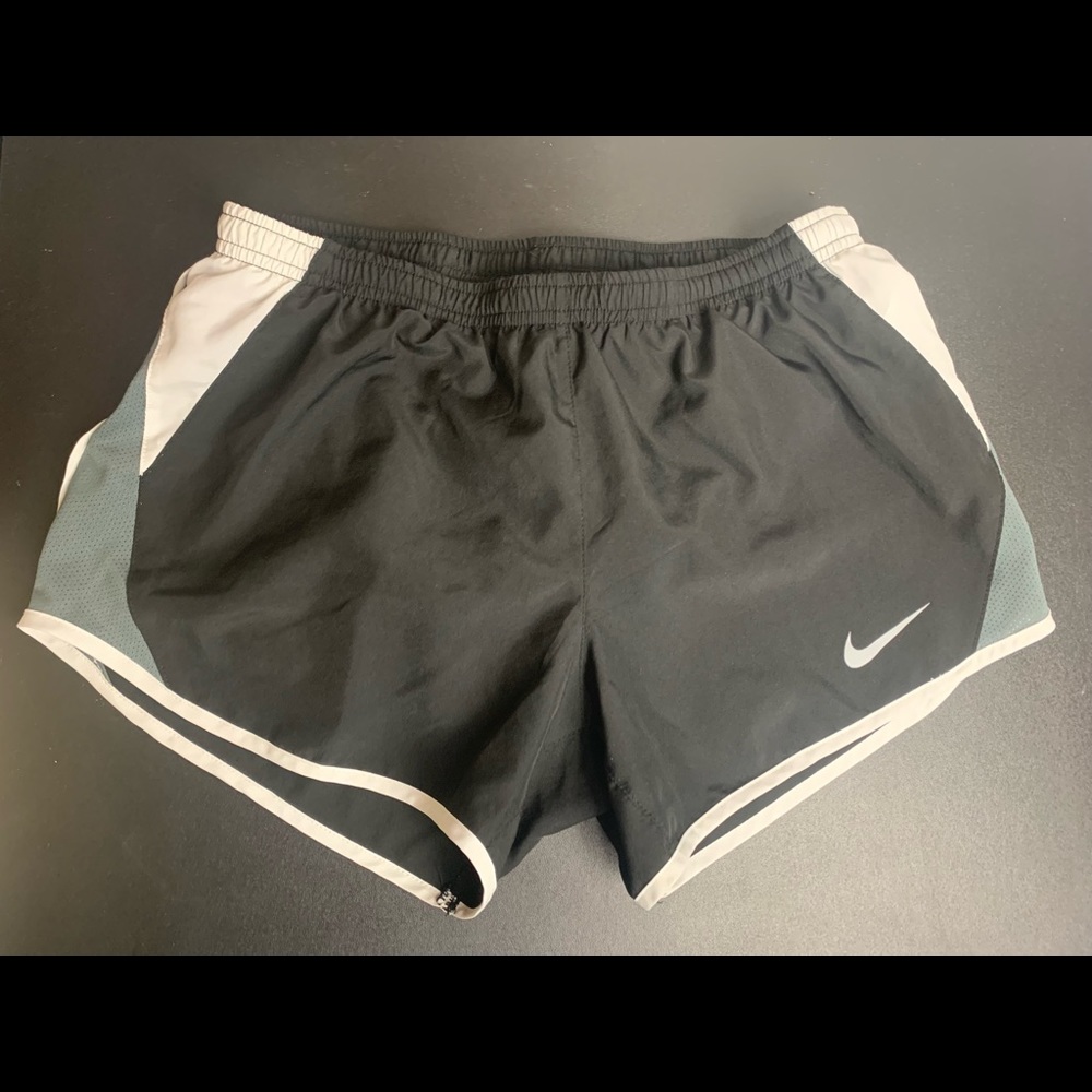 NIKE Dri-Fit TEMPO Women’s Small S Black & White Athletic Lined Shorts Running